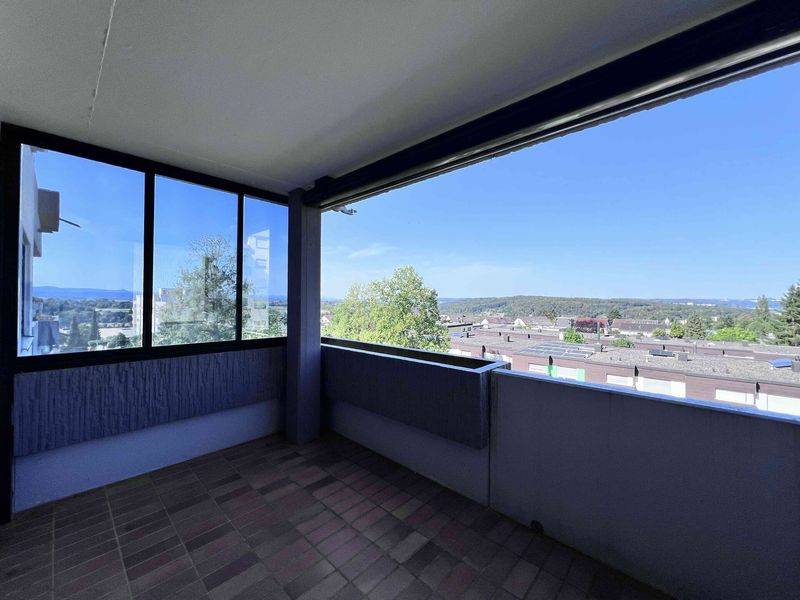73207 Plochingen - Lettenäcker: 2 Zi-Wohnung. Großer Balkon. 3.OG. Aufzug. TG-Stellplatz. Fernsicht.